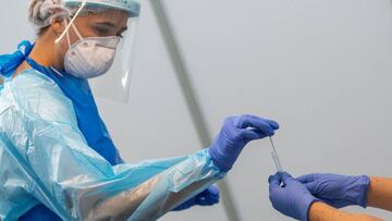 Los anticuerpos que protegen contra la COVID-19 duran como mínimo siete meses