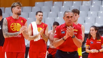 El seleccionador español de baloncesto, el italiano Sergio Scariolo, participa en Badalona en el entrenamiento previo al partido amistoso contra Francia, preparatorio para el próximo Eurobasket.
