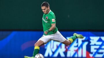 Juan Fernando Quintero en un partido con el Shenzhen