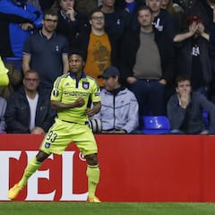 El sobrepeso de Emenike fuerza el fichaje de Ezekiel