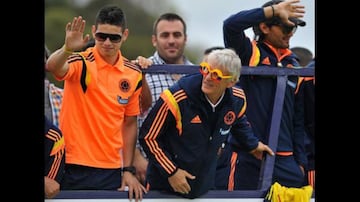 José Néstor Pékerman se fue de la Selección Colombia. El técnico argentino se va después de seis años, la clasificación a dos mundiales, descubrir nuevos talentos y figuras para el fútbol colombiano y el récord de partidos dirigidos con el equipo nacional. Acá unas imágenes para el recuerdo. ¡Gracias Profe!