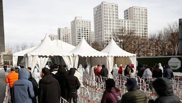 Residents line up at a nucleic acid testing site outside a shopping mall to get tested for the coronavirus disease (COVID-19) in Beijing, China January 26, 2022. REUTERS/Carlos Garcia Rawlins