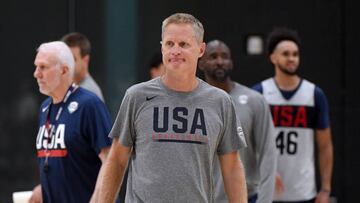 Steve Kerr, durante un entrenamiento con la selecci&oacute;n norteamericana