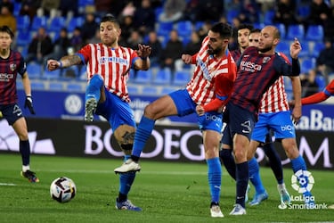 El defensa sportinguista fue el más destacado del partido del viernes. Lideró la defensa asturiana y consiguió neutralizar a Kevin Carlos, el potente atacante del equipo altoaragonés.