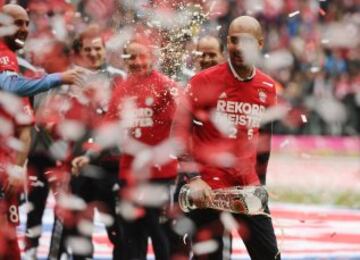 El Bayern celebra el título con ¡Un baño de cerveza!