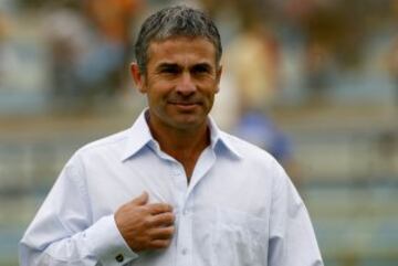 Juvenal Olmos: El ex entrenador de la Roja lleva largo tiempo sin dirigir. Hoy es comentarista deportivo en Fox Sports. 