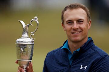 Jordan Spieth ganó el British Open y, con él, su tercer major en el PGA Tour con solo 24 años; además, se convirtió en el jugador más joven de la historia en adjudicarse el torneo. El golfista texano firmó una tarjeta final de -12 y venció en el arreón final a su compatriota Matt Kuchar y al chino Haotong Li. 