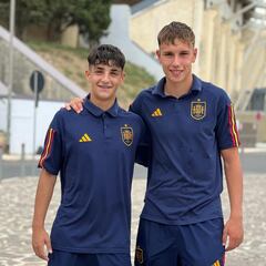 Doblete de Arnu para sellar el pase de España