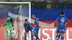 1x1 de la U: Montes hizo extrañar a Aránguiz; Fernández y Altamirano no pudieron cambiar la historia