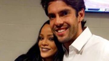 Kak&aacute; junto a Rihanna despu&eacute;s del concierto. La foto fue publicada por el jugador en su cuenta de Twitter. 