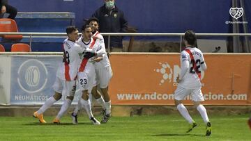 &Oacute;scar Valent&iacute;n celebra el 2-3 definitivo.