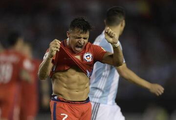 Chile's forward Alexis Sanchez reacts after missing a chance of goal during the 2018 FIFA World Cup qualifier football match against Argentina