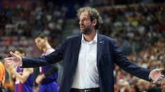 MÁLAGA, 18/02/2024.- El entrenador del Barça Roger Grimau durante la final de la Copa del Rey entre el Real Madrid y Barça, hoy domingo en el Palacio de los Deportes José María Martín Carpena, en Málaga. EFE/ Daniel Pérez
