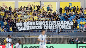 Un grueso de la afición de la UD Las Palmas protestó contra la gestión del máximo accionista y presidente del club grancanario, Miguel Ángel Ramírez durante el Las Palmas - Leganés.