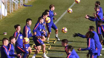El Atlético, en la sesión de ayer, antes de medirse al Alavés.