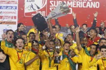 2011. Final Conmbeol sub-20. Brasil-Uruguay. Danilo, campeón con la selección carioca de Neymar.