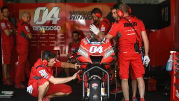 Mechanics inspect the bike of Ducati's Italian rider Andrea Dovizioso during the first day of the pre-season MotoGP winter test at the Sepang International Circuit in Sepang on February 7, 2020. (Photo by Mohd RASFAN / AFP)