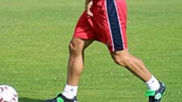 <b>OTRO AÑO EN EL RAYO</b>. Peragón se queda otro añito más en Vallecas. La temporada abre nuevas oportunidades para todos y él quiere aprovechar las suyas.