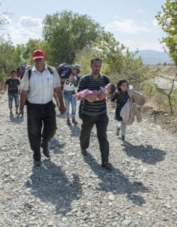 Miles de refugiados han cruzado la frontera entre Macedonia y Serbia con destino a Europa occidental. Macedonia ha sido uno de los países que se han visto desbordados por la afluencia de refugiados procedentes de Siria, Irak o Afganistán.