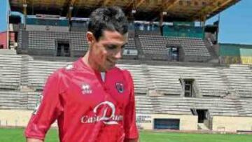 <b>REFUERZO. </b>Bellv¨ªs fue presentado ayer despu¨¦s de entrenarse con el grupo en la sesi¨®n matutina.