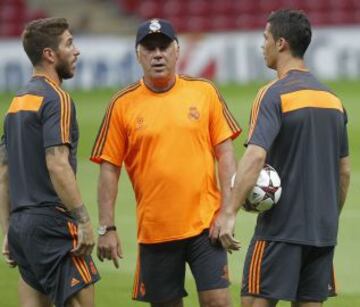 Entrenamiento del Real Madrid en Estambul, previo al partido de Champions contra el Galatasaray en el Ali Sami Yen Arena  ANCELOTTI SERGIO RAMOS CRISTIANO RONALDO