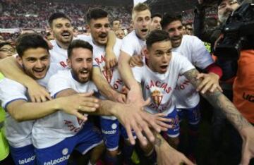 La alegría del Sporting tras conseguir la permanencia