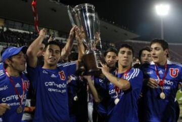 Eduardo Vargas celebrando el título del Torneo de Apertura 2011.