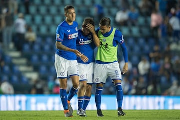 ‘La Máquina’ sigue sin ganar en casa este torneo y desgraciadamente para los aficionados celestes, este último partido de Cruz Azul representa perfectamente lo que el equipo ha sido los últimos años. Dejó pasar la oportunidad de ponerse al frente al fallar un penal, cuando jugaba mejor fue sorprendido con un contragolpe que lo puso abajo en el marcador y en los minutos finales que tuvo una oportunidad frente al arco, Adrián Aldrete mandó su cabezazo por un lado. Al equipo cementero lo que más le urge es irse ya del Estadio Azul donde ha vivido innumerables penas. 