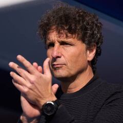 Idiakez: “Tengo que buscar la gente que está más enchufada”