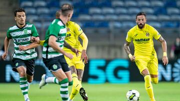 José Luis Morales conduce un balón.