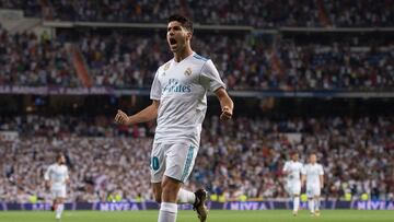 MADRID, SPAIN - AUGUST 27: Marco Asensio of Real Madrid CF celebrates after scoring his teamÕs 1st goal during the La Liga match between Real Madrid CF and Valencia CF at Estadio Santiago Bernabeu on August 27, 2017 in Madrid, Spain . (Photo by Denis Doyle/Getty Images)