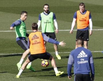 Durante el entrenamiento jugaron un partidillo, y Bale apunta a titular.