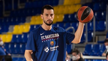 Leo Westermann, #2 of FC Barcelona warm up prior the 2020/2021 Turkish Airlines Euroleague Play Off Game 1 between FC Barcelona and Zenit St Petersburg at Palau Blaugrana on April 21, 2021 in Barcelona, Spain.