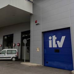 Los coches que tienen que pasar por primera vez la ITV de forma obligatoria en 2025: revisa el listado de matrículas