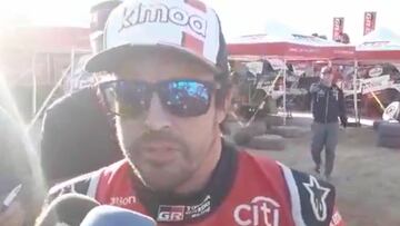 Le dicen que le esperaban más enfadado y él ironiza: el dardo de Alonso a la prensa