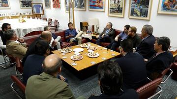 Iñigo Errejón compartió una distendida charla de fútbol en la redacción de AS.