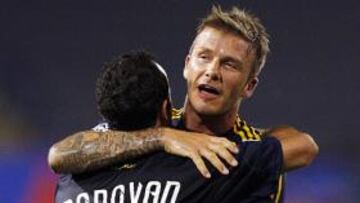 El delantero y capitán del Galaxy de Los Ángeles, Landon Donovan, marcó un tanto y dio una asistencia de gol en el triunfo por 3-1 ante los Red Bulls de Nueva York en el debut esta temporada de su compañero, el inglés David Beckham.