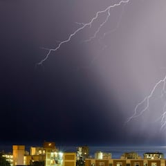 El truco para calcular la distancia a la que te encuentras de un rayo y una tormenta eléctrica