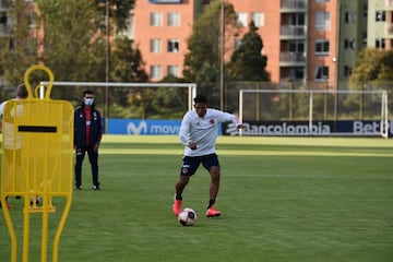 Con jugadores del FPC y Juan Fernando Quintero, Colombia inició su preparación para la triple fecha de Eliminatorias. El equipo de Reinaldo Rueda viajará este sábado a Bolivia.