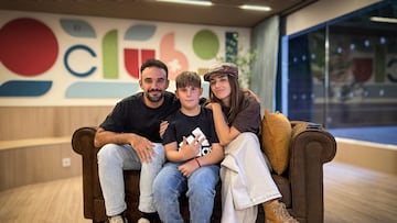 IlloJuan y Lola Índigo pasan una tarde de risas y juegos con los jóvenes del Club Juegaterapia