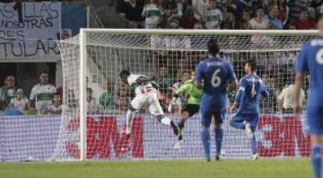 Elche-Real Madrid. 1-1. Boakye remata de cabeza el gol del empate.