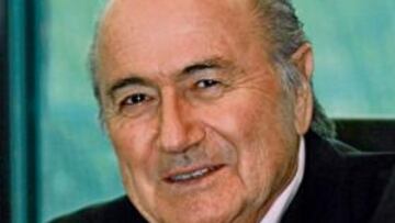 <b>APOYO. </b>Blatter anima a España a organizar el Mundial de 2018.