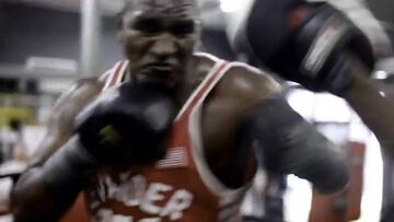 Si les impresionó lo de Tyson, alucinarán con Holyfield: ¡57 años y entrena así!