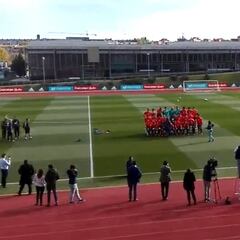 Así fue la fría 'no-presentación' de la camiseta de España