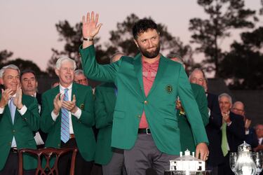 Ceremonia de chaqueta verde en el Masters de Augusta 2023. Jon Rahm campeón.