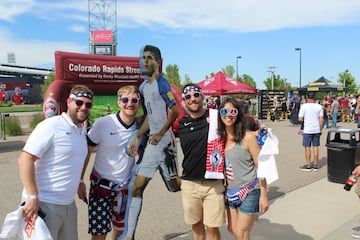 Los aficionados de Estados Unidos lo pasaron en grande en la fan zone antes del partido del Hexagonal ante Trinidad y Tobago. "Vamos a ganar 8-0", decía un aficionado del Team USA.