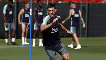Lenglet entrena con el Barcelona.