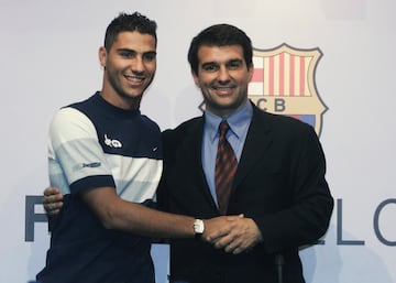 Su llegada al FC Barcelona en la temporada 2003/2004 gener¨® muchas expectativas que, finalmente, no se cumplieron. Lleg¨® procedente del Sporting de Portugal y jug¨® 21 partidos, en los que en 10 empez¨® de titular y en 11 de suplente. Solo marc¨® un gol y a final de temporada se lesion¨® el pie derecho, lo que lo oblig¨® a perderse la Eurocopa de 2004. Durante el verano de ese a?o anunci¨® su negativa a seguir en el Bar?a si Frank Rijkaard segu¨ªa siendo el entrenador, por lo que se fue al Oporto en la operaci¨®n Deco.