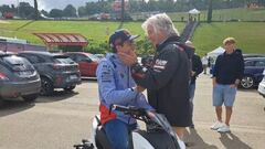 Márquez y Campinoti, dueño de Pramac, en el paddock de Mugello.