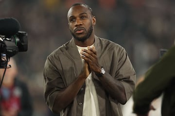 Michail Antonio, jugador del West Ham, es ovacionado por el London Stadium.